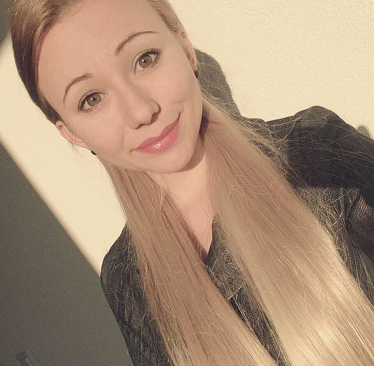 Aleksandra aus Dsseldorf Haarfarbe: blond (mittel), Augenfarbe: grn, Gre: 165, Deutsch: 0, Englisch: , Franzsisch: , Spanisch:  
