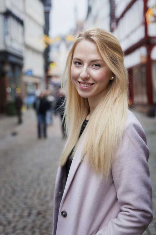  Model Ricarda aus Marburg Haarfarbe: blond (hell) 