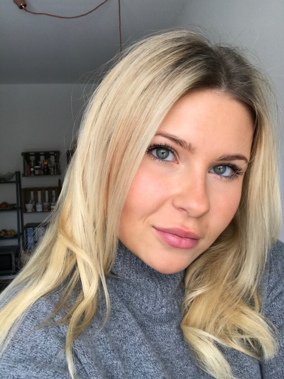 Katharina aus Mnchen Haarfarbe: blond (hell), Augenfarbe: blau-grn, Gre: 163, Deutsch: 0, Englisch: , Franzsisch: , Spanisch:  