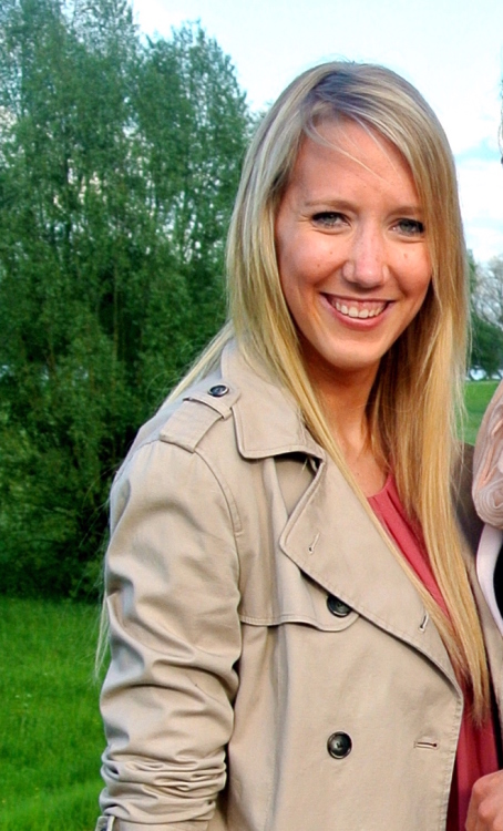 Sandra aus Kln Haarfarbe: blond (mittel), Augenfarbe: grn, Gre: 182 