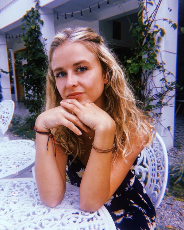 Franziska aus Berlin Haarfarbe: blond (mittel), Augenfarbe: blau-grn, Gre: 170, Deutsch: 0, Englisch: , Franzsisch: , Spanisch:  