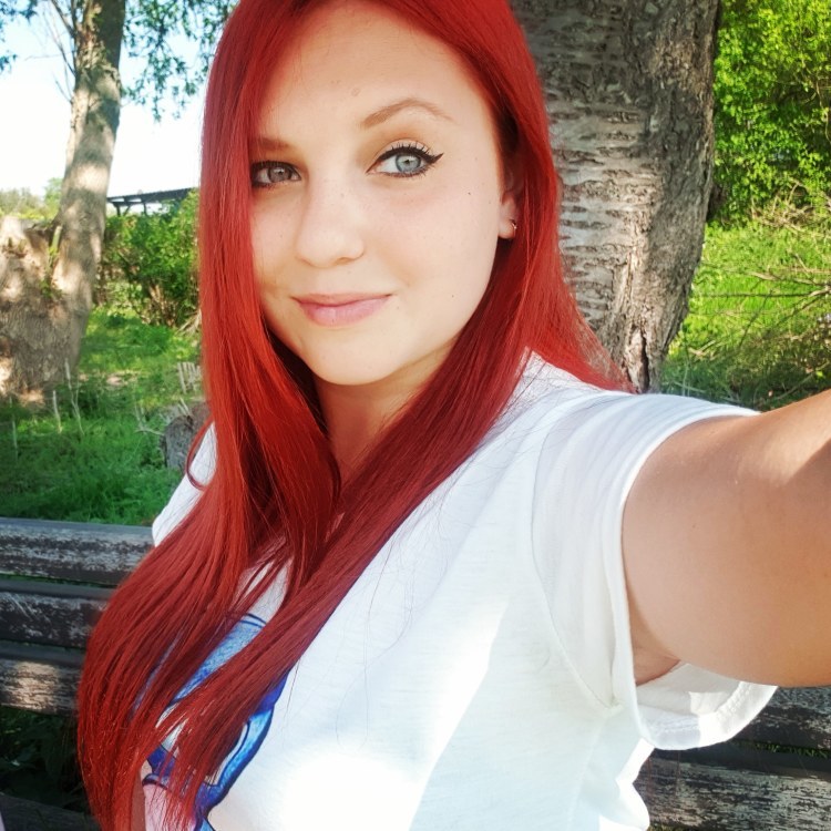 Natalia aus Dsseldorf Haarfarbe: rot (feurig), Augenfarbe: blau-grn, Gre: 160, Deutsch: 0, Englisch: , Franzsisch: , Spanisch:  