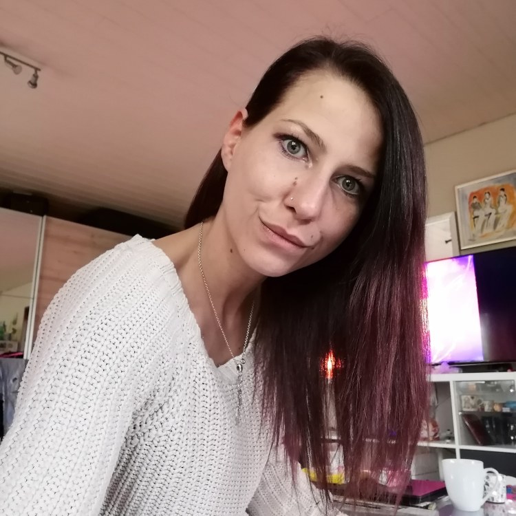 Sarah aus Dortmund Haarfarbe: braun (dunkel), Augenfarbe: blau-grau, Gre: 170, Deutsch: 0, Englisch: , Franzsisch: , Spanisch:  