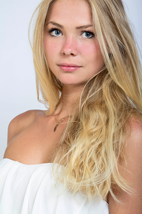  Model Carolina aus Frankfurt Haarfarbe: blond (mittel) 