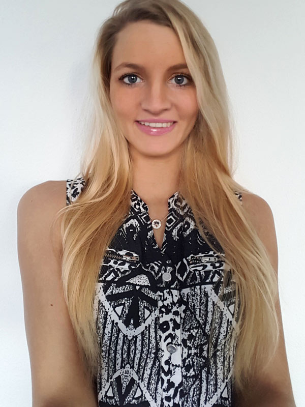 Jenny aus Kassel Haarfarbe: blond (hell), Augenfarbe: blau, Gre: 180 