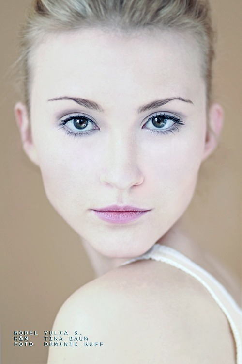  Model Julia aus Frankfurt Haarfarbe: blond (mittel) 