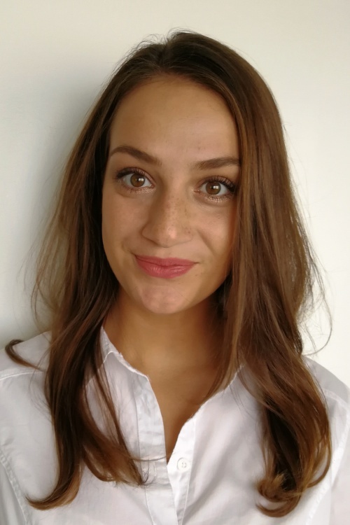 Emilia aus Heusweiler Haarfarbe: braun (mittel), Augenfarbe: braun, Größe: 173 