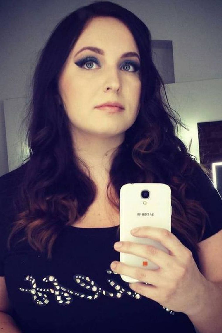 Paula aus Mannheim Haarfarbe: braun (mittel), Augenfarbe: blau, Gre: 162, Deutsch: Muttersprache, Englisch: Fliessend, Franzsisch: nein, Spanisch: nein 