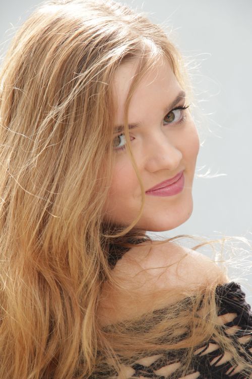  Model Rebekka aus L�neburg Haarfarbe: blond (mittel) 
