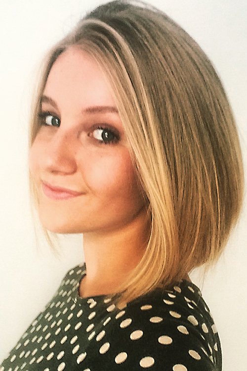 Jule aus Hamburg Haarfarbe: blond (hell), Augenfarbe: blau, Gre: 168, Deutsch: Muttersprache, Englisch: Fliessend, Franzsisch: Fortgeschritten, Spanisch: nein 