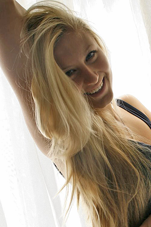  Model Christina aus Dsseldorf Haarfarbe: blond (mittel) 