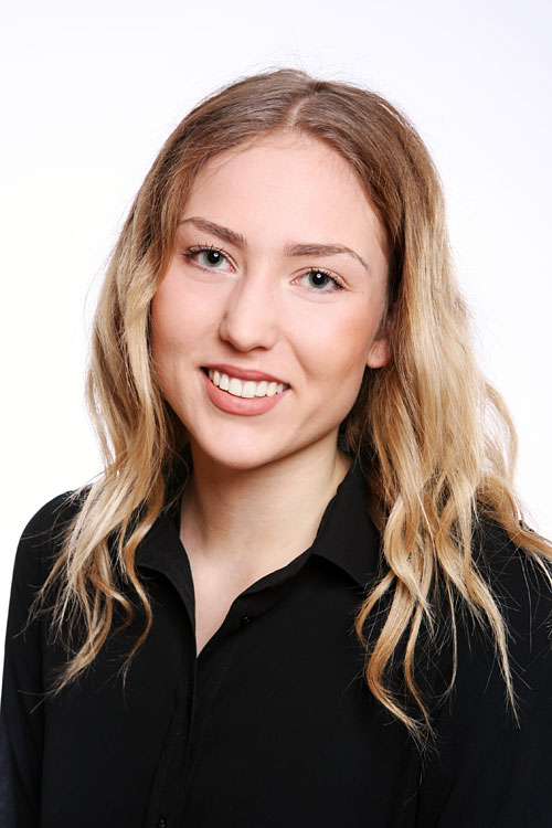  Model Antonia aus Berlin Haarfarbe: blond (mittel) 