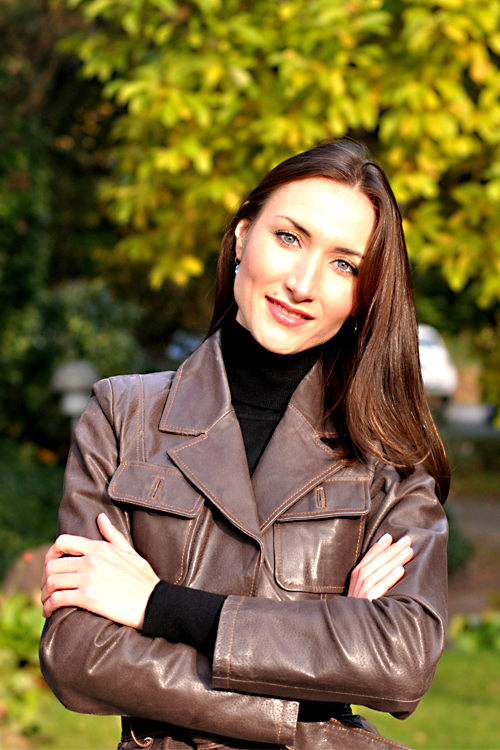  Model Viktoria aus Solingen Haarfarbe: braun (mittel) 