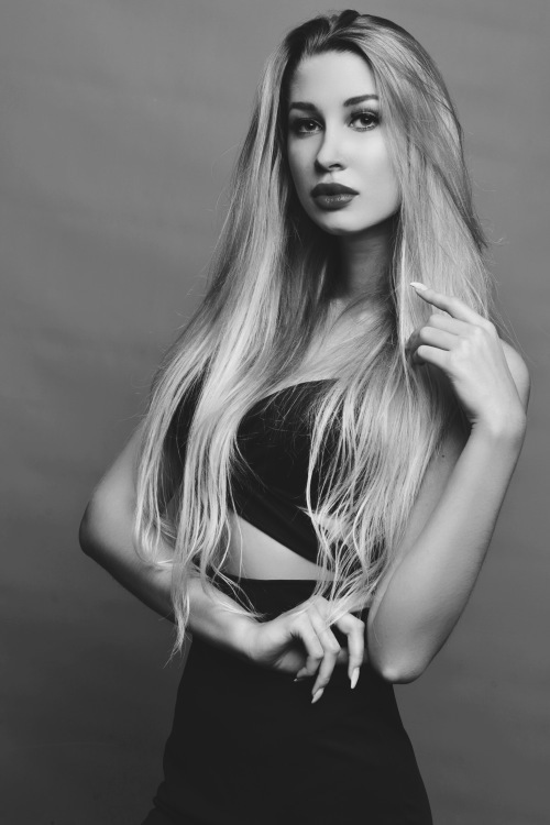  Model Sophie aus Frankfurt Haarfarbe: blond (hell) 