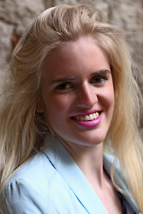  Model Caroline aus Mnchen Haarfarbe: blond (hell) 