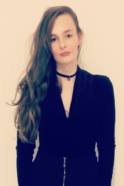  Model Dominique aus Hamburg Haarfarbe: braun (mittel) 