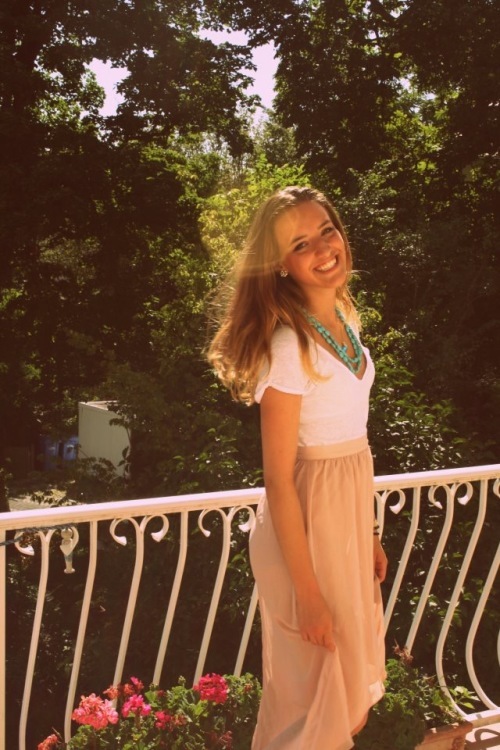  Model Eva aus Bad Homburg Haarfarbe: braun (hell) 