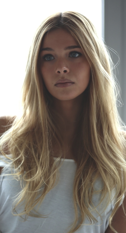  Model Sinja aus Hamburg Haarfarbe: blond (hell) 