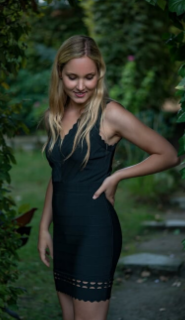 Leonie aus Frankfurt Haarfarbe: blond (mittel), Augenfarbe: braun-grn, Gre: 170, Deutsch: 0, Englisch: , Franzsisch: , Spanisch:  