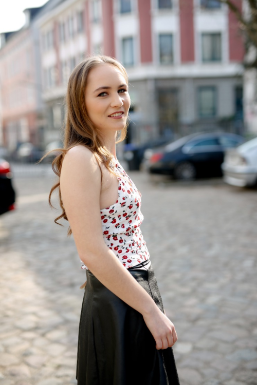 hostess Marlene, Studium: Kultur-und Sozialwissenschaften
