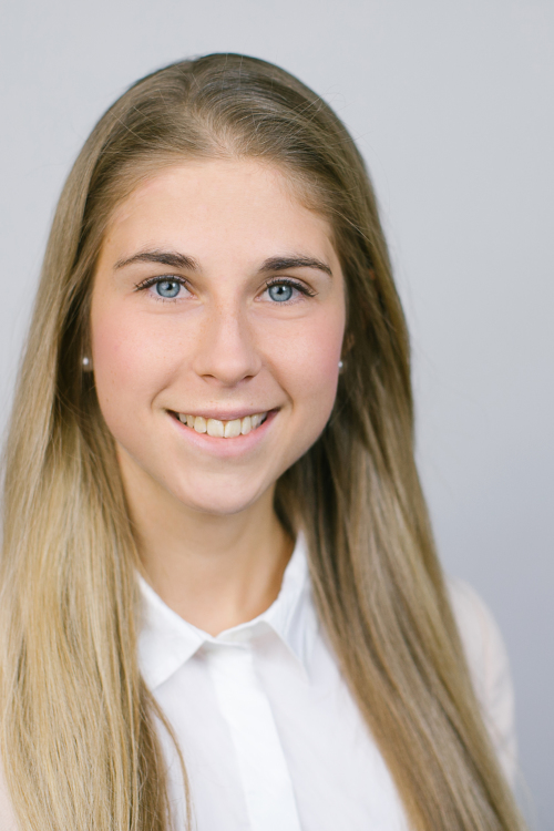 Karin aus Mnchen Haarfarbe: blond (mittel), Augenfarbe: blau-grau, Gre: 161, Deutsch: 0, Englisch: , Franzsisch: , Spanisch:  