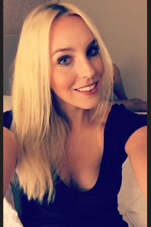 Julia aus Frankfurt Haarfarbe: blond (hell), Augenfarbe: blau, Gre: 170, Deutsch: 0, Englisch: , Franzsisch: , Spanisch:  