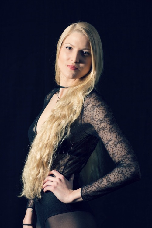 Svenja aus Edermünde Haarfarbe: blond (hell), Augenfarbe: grün, Größe: 175 
