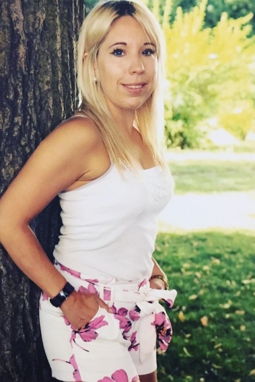 Tabea aus Mannheim Haarfarbe: blond (hell), Augenfarbe: blau, Gre: 160, Deutsch: 0, Englisch: , Franzsisch: , Spanisch:  