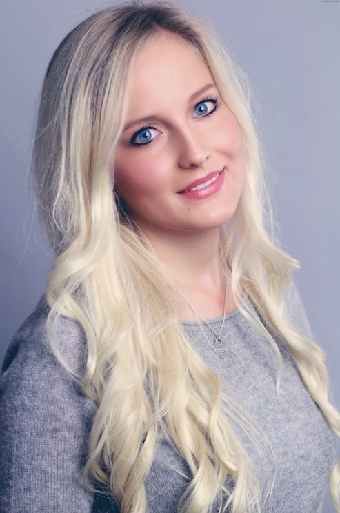 Giulia  aus Frankfurt Haarfarbe: blond (hell), Augenfarbe: blau, Gre: 163, Deutsch: 0, Englisch: , Franzsisch: , Spanisch:  