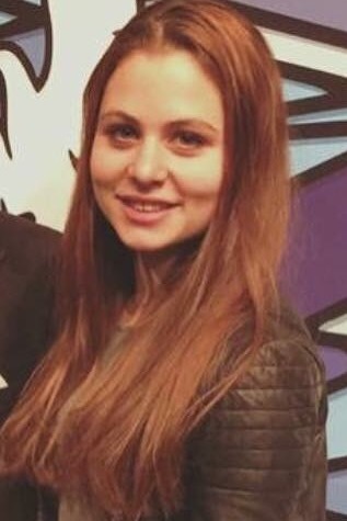 Nida aus Hannover Haarfarbe: braun (hell), Augenfarbe: grn, Gre: 168, Deutsch: Muttersprache, Englisch: Fliessend, Franzsisch: Grundkenntnisse, Spanisch: keine Angabe 