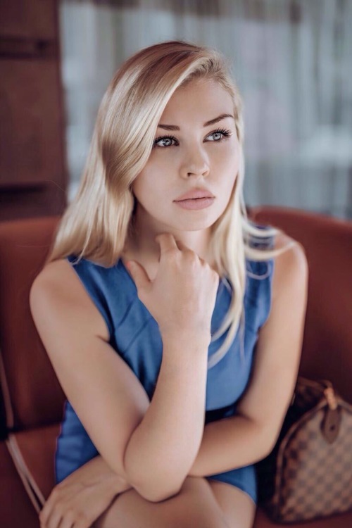  Model Denise aus Katlenburg Haarfarbe: blond (mittel) 